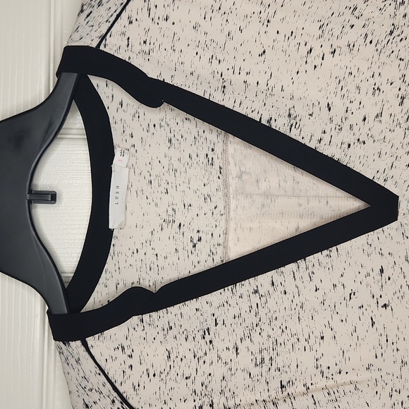 Lush Women's Cream/Black  V-Neck Trim Speckled Pattern Tunic Blouse Size S - Picture 2 of 15